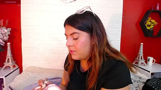 Snapshot of _poison_sweet chatting on 11-11-25, 06:30 poison sweet online show from 11-11-25, 06:30