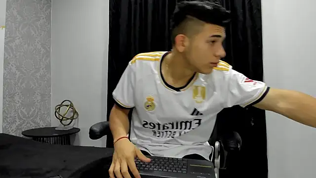 andrew rose  online show from 01-07-25, 02:30