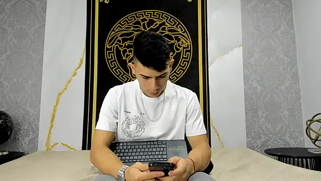 andrew rose  online show from 01-11-25, 03:09