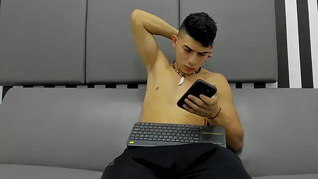 andrew rose  online show from 01-18-25, 07:58