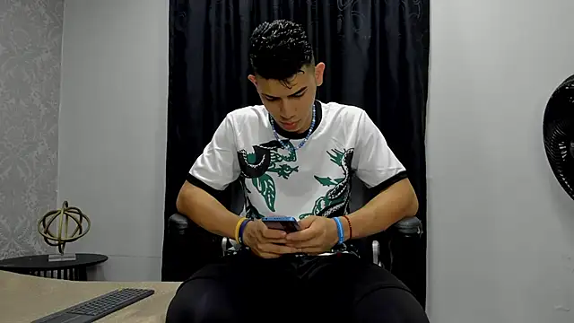 andrew rose  online show from 02-08-25, 03:53