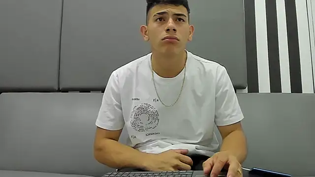 andrew rose  online show from 02-15-25, 03:09