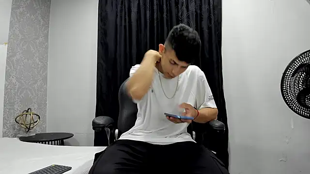 andrew rose  online show from 02-17-25, 03:36