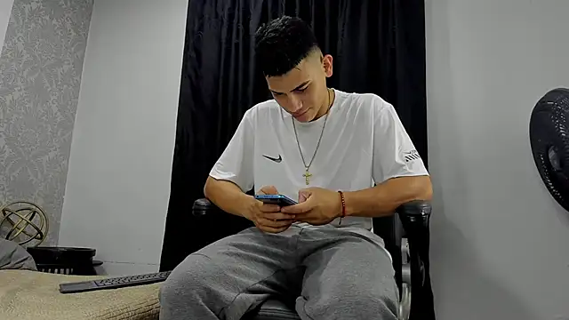 andrew rose  online show from 03-14-25, 03:47