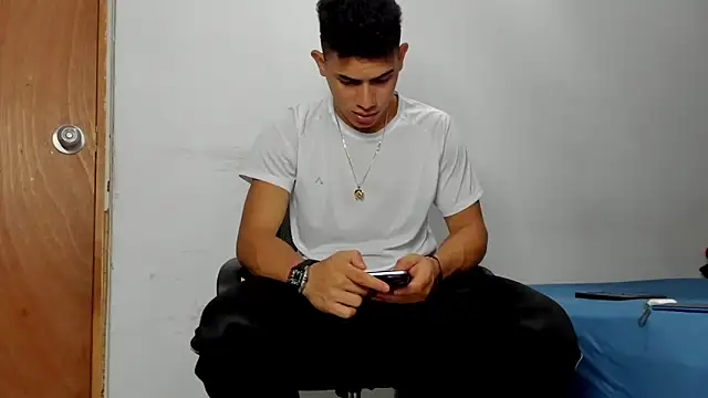 andrew rose  online show from 04-08-26, 10:54