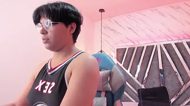 Emmapark  online show from 02-18-25, 06:37