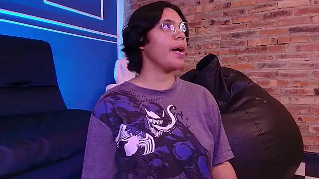 Emmapark  online show from 01-18-26, 04:11