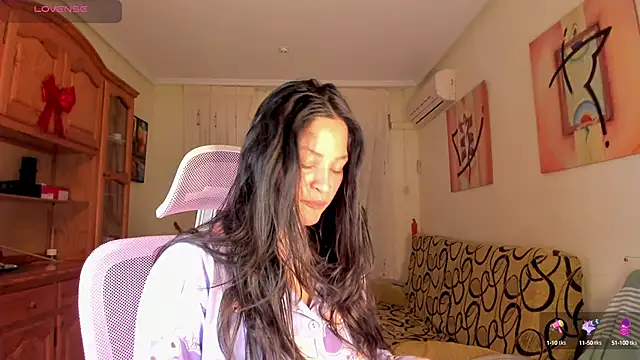 Snapshot of bella_apont chatting on 02-17-25, 06:26 bella apont online show from 02-17-25, 06:26