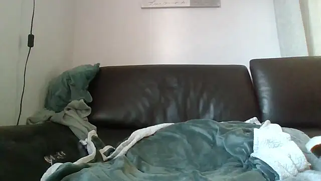 Snapshot of Au_plaisir_des_femmes chatting on 10-21-25, 06:47 Au plaisir des femmes online show from 10-21-25, 06:47