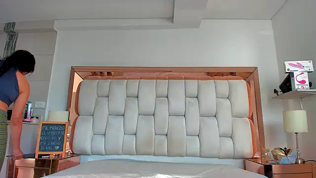 emilyparkerr01 online show from 02-20-25, 10:04