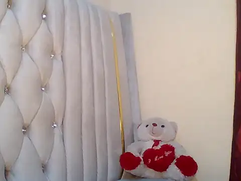 HOTBABE19 online show from 10-17-25, 12:47