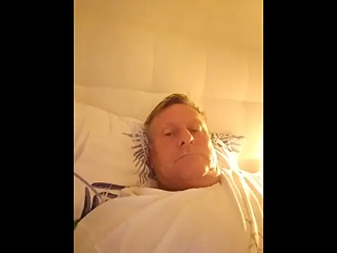 Snapshot of johnnym1 chatting on 06-01-26, 04:14 johnnym1 online show from 06-01-26, 04:14