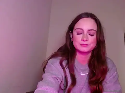 Snapshot of Sophie_Raegan chatting on 01-20-25, 11:13 Sophie Raegan online show from 01-20-25, 11:13