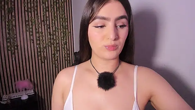 Snapshot of sofia_44 chatting on 06-12-26, 02:27 sofia 44 online show from 06-12-26, 02:27