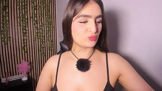 Snapshot of sofia_44 chatting on 06-24-26, 04:17 sofia 44 online show from 06-24-26, 04:17