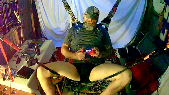 Snapshot of Cummerforyouu2 chatting on 03-26-26, 04:40 Cummerforyouu2 online show from 03-26-26, 04:40