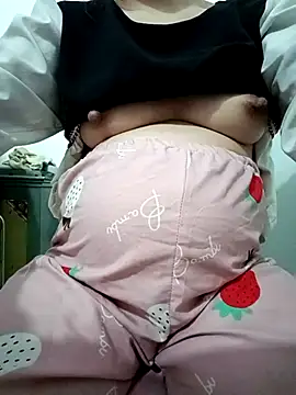 SweetGirl2k2 online show from 03-18-26, 01:47