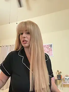 Snapshot of RoxxyDallas chatting on 02-14-25, 10:36 RoxxyDallas online show from 02-14-25, 10:36