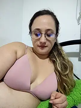 Snapshot of Karol_and_David_hotcouple chatting on 01-08-25, 01:00 Karol and David hotcouple online show from 01-08-25, 01:00
