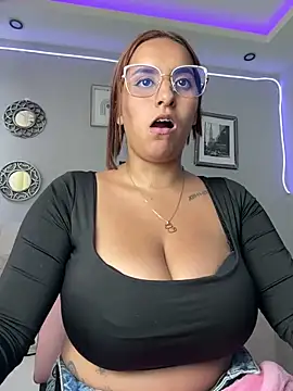 Snapshot of Seized_lust chatting on 02-10-25, 06:56 Seized lust online show from 02-10-25, 06:56