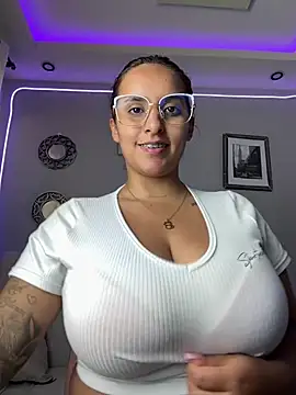 Snapshot of Seized_lust chatting on 02-16-25, 02:21 Seized lust online show from 02-16-25, 02:21