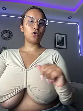 Snapshot of Seized_lust chatting on 03-09-25, 03:16 Seized lust online show from 03-09-25, 03:16