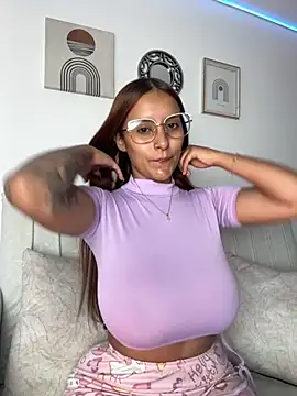 Snapshot of Seized_lust chatting on 11-05-25, 02:50 Seized lust online show from 11-05-25, 02:50