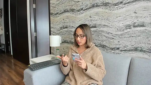 Sophi  a online show from 03-05-25, 08:10