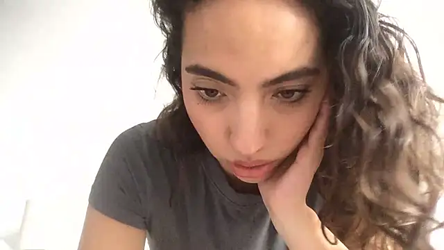 Sophi  a online show from 05-05-26, 09:01