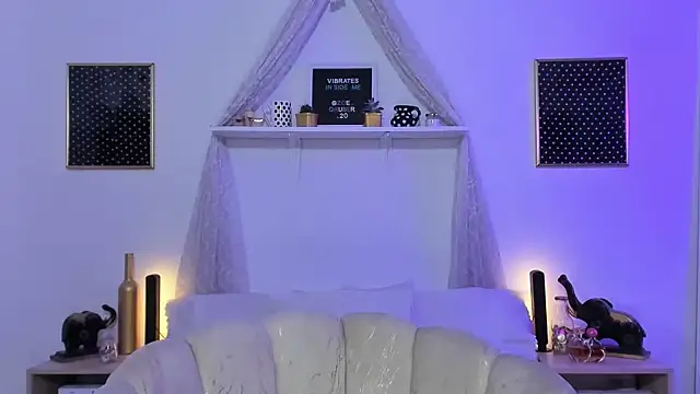 Zoe Gruber online show from 10-04-25, 04:49