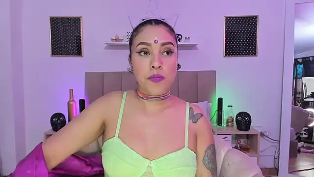 Zoe Gruber online show from 10-18-25, 06:30