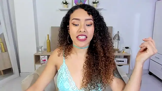 Snapshot of Zoe_Gruber chatting on 06-10-26, 12:11 Zoe Gruber online show from 06-10-26, 12:11