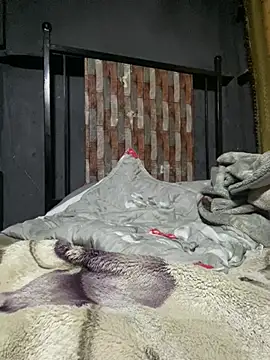 Zeezoo17 online show from 04-22-26, 05:43