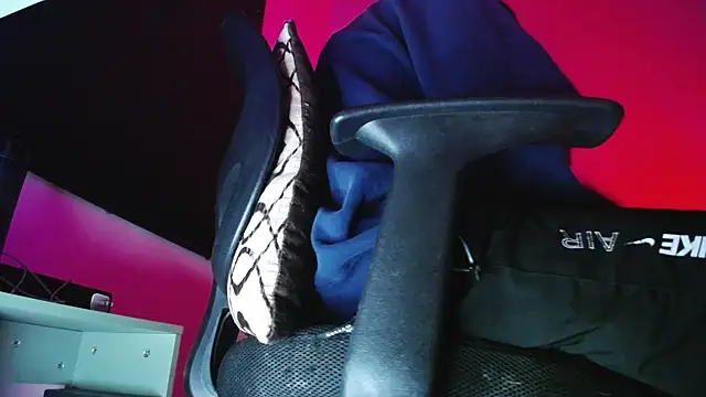 zacwatson  online show from 11-28-25, 03:31