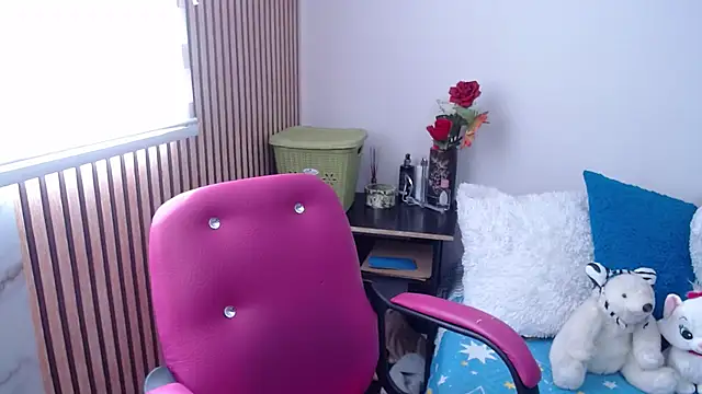 Snapshot of CristialJones_ chatting on 09-20-25, 03:35 CristialJones online show from 09-20-25, 03:35