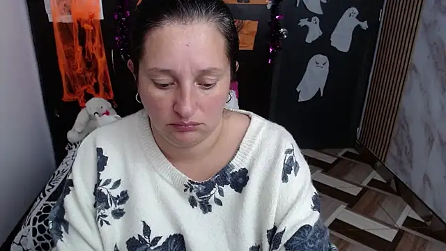 Snapshot of CristialJones_ chatting on 10-29-25, 12:51 CristialJones online show from 10-29-25, 12:51