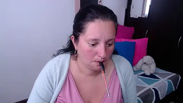 Snapshot of CristialJones_ chatting on 11-12-25, 02:06 CristialJones online show from 11-12-25, 02:06