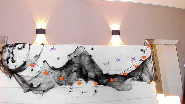 Lilly 2809  online show from 10-31-25, 04:24