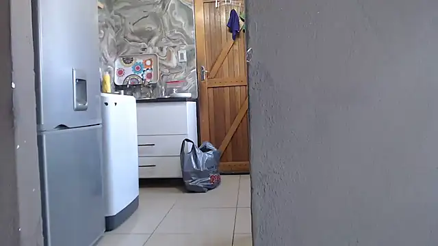 Snapshot of ThickyMinajxx chatting on 10-17-25, 12:19 ThickyMinajxx online show from 10-17-25, 12:19