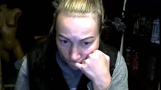 wLESLYMOSw online show from 11-18-25, 09:58