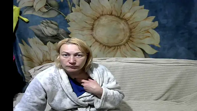 wLESLYMOSw online show from 04-08-26, 11:54