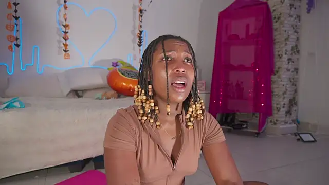 EmmaSanzz  online show from 10-27-25, 11:47