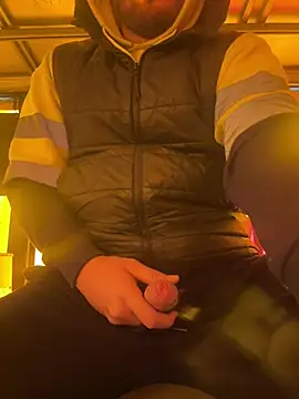 Snapshot of cussy007 chatting on 01-07-25, 11:05 cussy007 online show from 01-07-25, 11:05