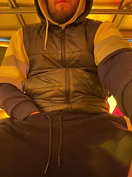 Snapshot of cussy007 chatting on 02-06-25, 11:32 cussy007 online show from 02-06-25, 11:32