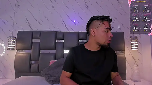 PittAndLunaa online show from 04-09-26, 12:21