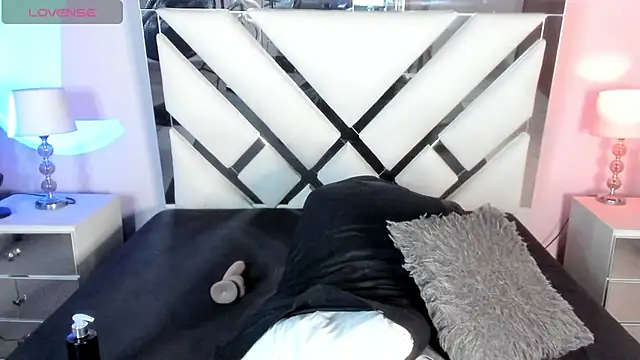 AnyyJones online show from 03-08-25, 03:28