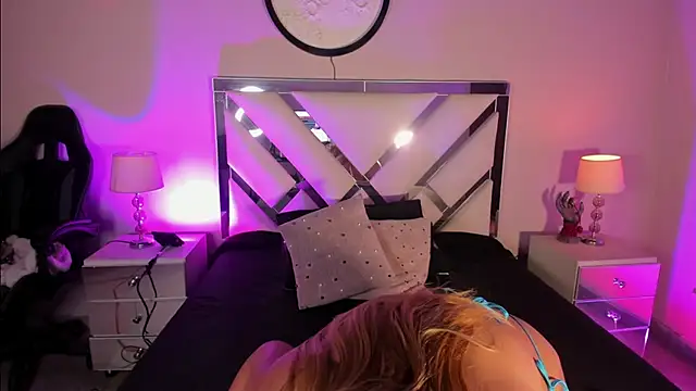 AnyyJones online show from 10-27-25, 09:19