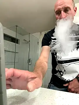 El Gizmo online show from 11-30-25, 04:27