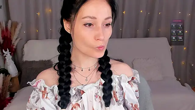 Snapshot of LisaMooore chatting on 02-14-25, 01:18 LisaMooore online show from 02-14-25, 01:18