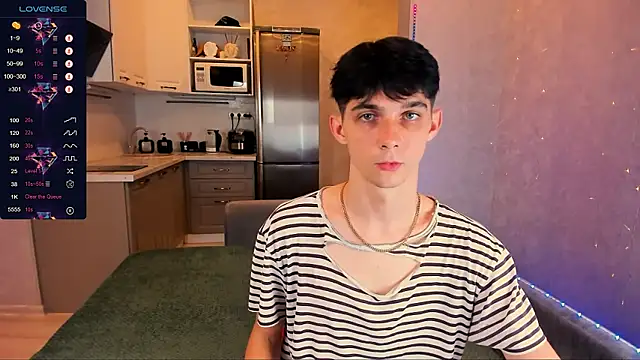 Snapshot of Aaron_Boom chatting on 09-22-25, 12:23 Aaron Boom online show from 09-22-25, 12:23